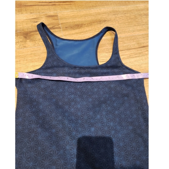 Lululemon tank 6 or 8 - Picture 4 of 5